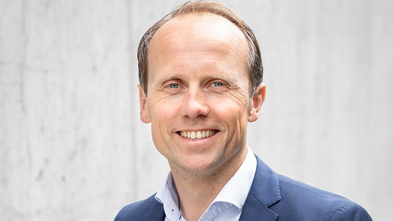 Henrik J Petré, PwC